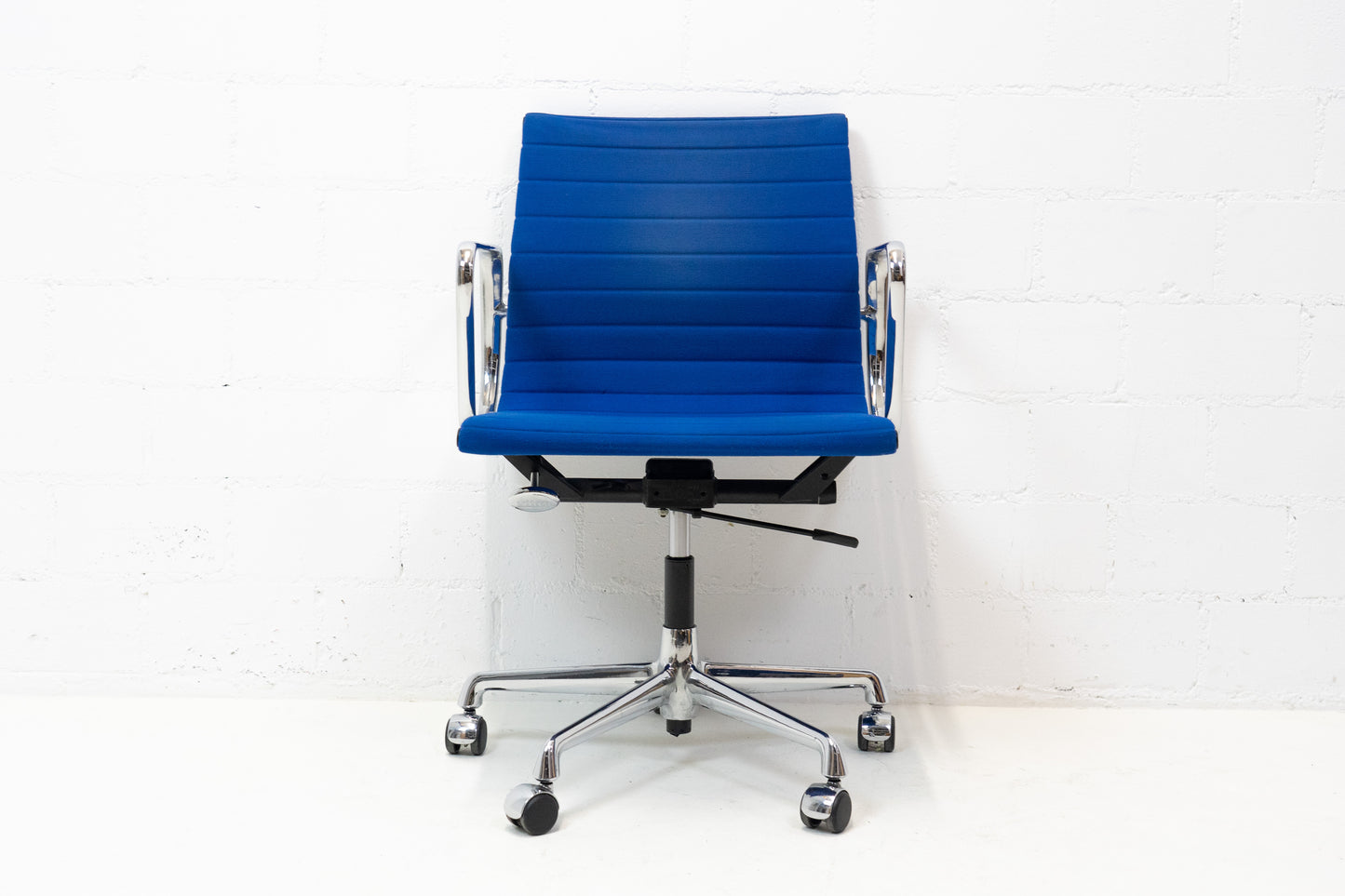 Vitra Aluminium Chair EA 117 Hopsak Nr. 6