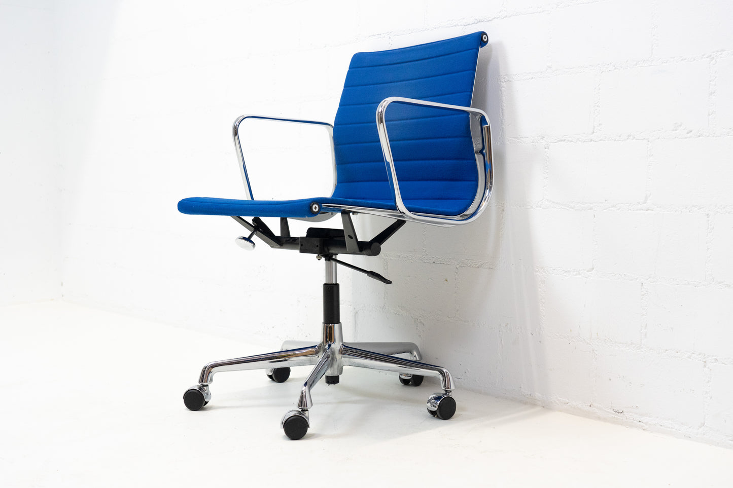 Vitra Aluminium Chair EA 117 Hopsak Nr. 6