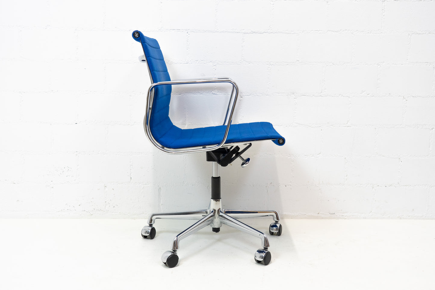 Vitra Aluminium Chair EA 117 Hopsak Nr. 6
