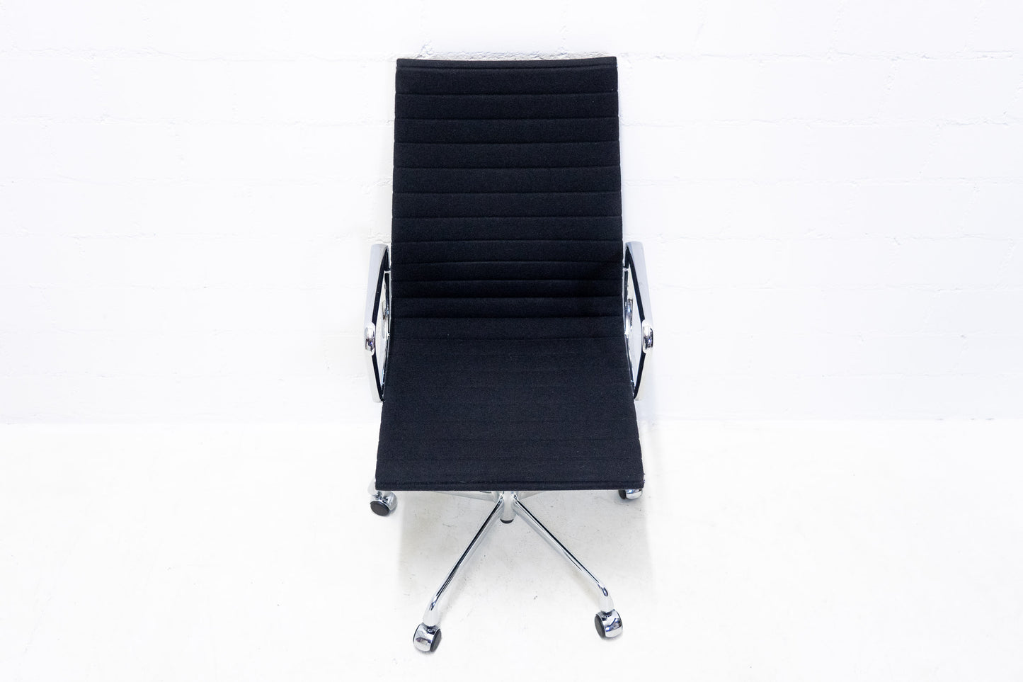 Vitra Aluminium Chair EA 119 Hopsak