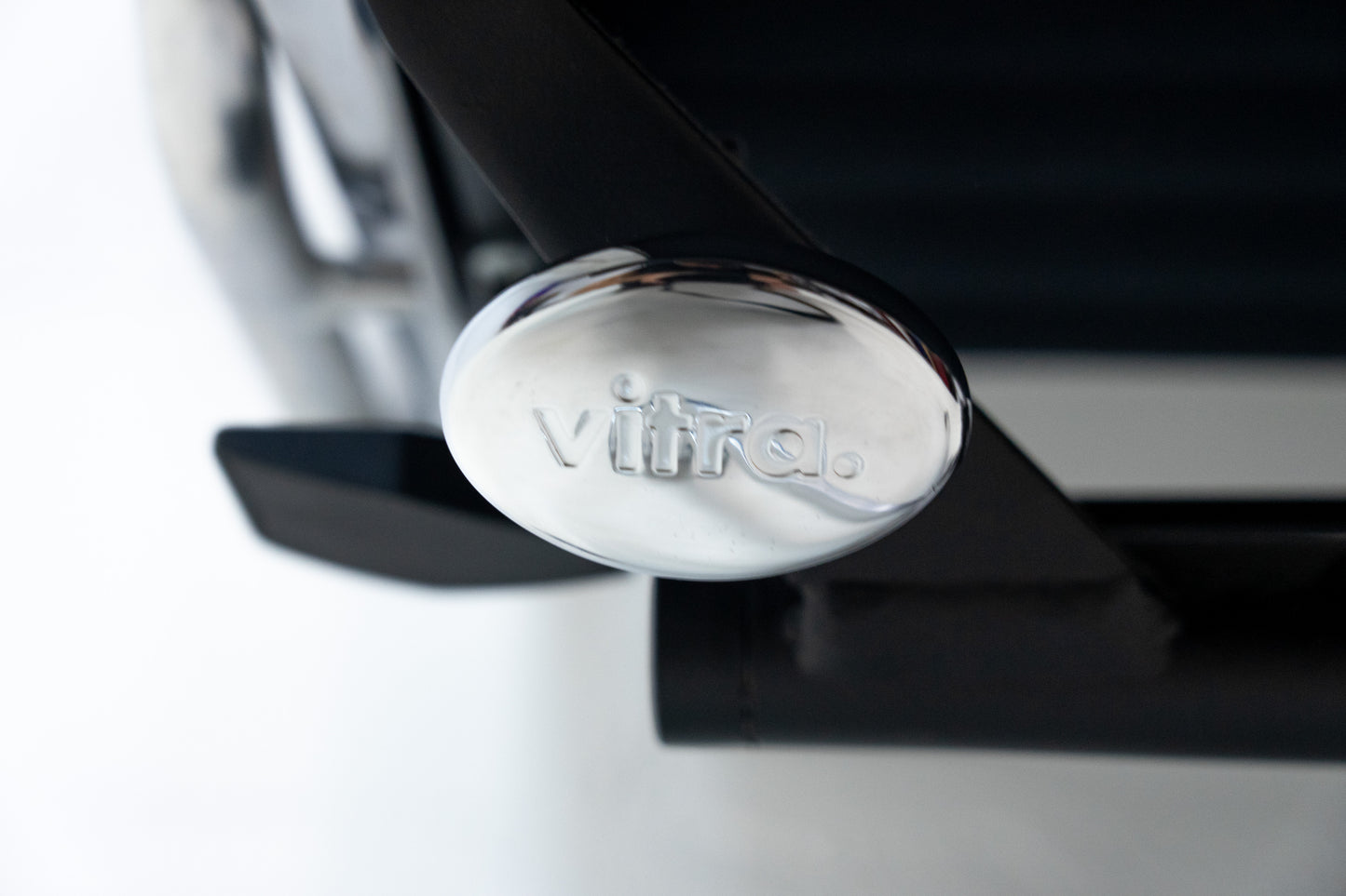 Vitra Aluminium Chair EA 119 Leder
