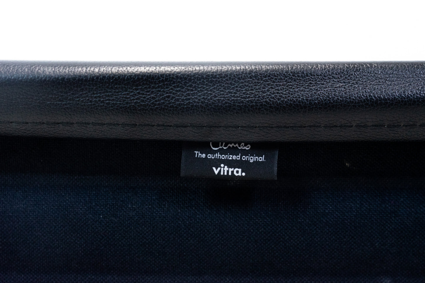 Vitra Aluminium Chair EA 119 Leder