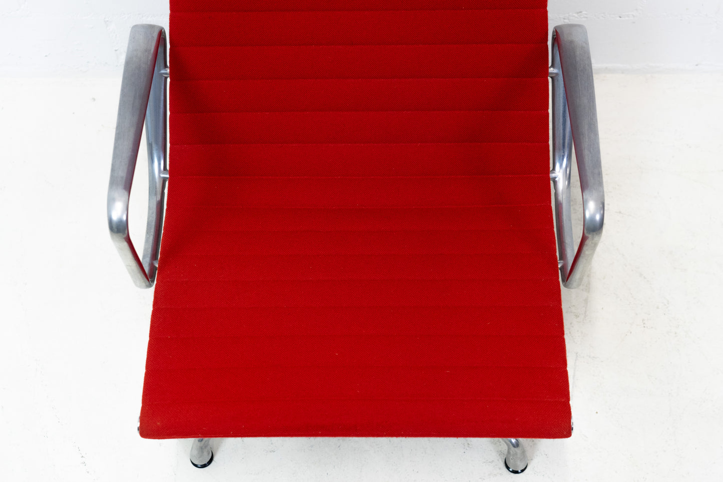 Vitra Eames Aluminium Chair EA 124 Nr. 2