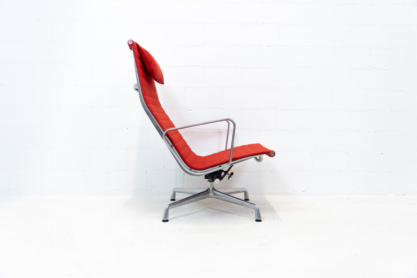 Vitra Eames Aluminium Chair EA 124 Nr. 2
