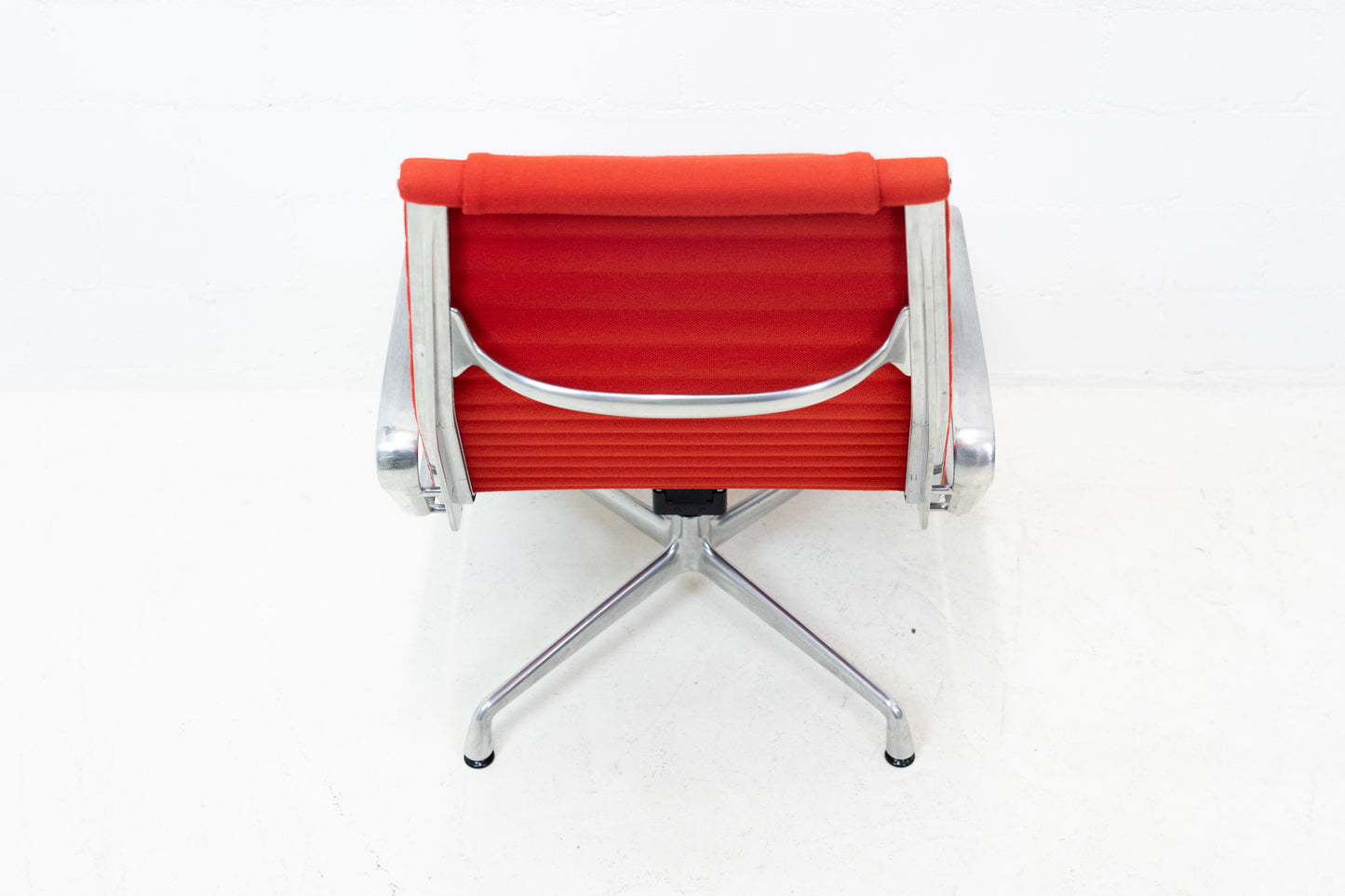 Vitra Eames Aluminium Chair EA 124 Nr. 2