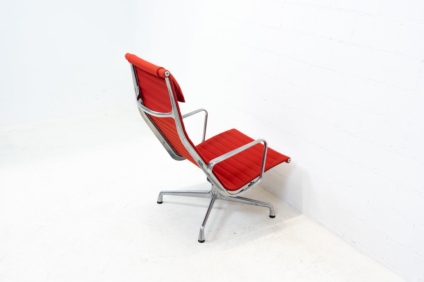 Vitra Eames Aluminium Chair EA 124 Nr. 2