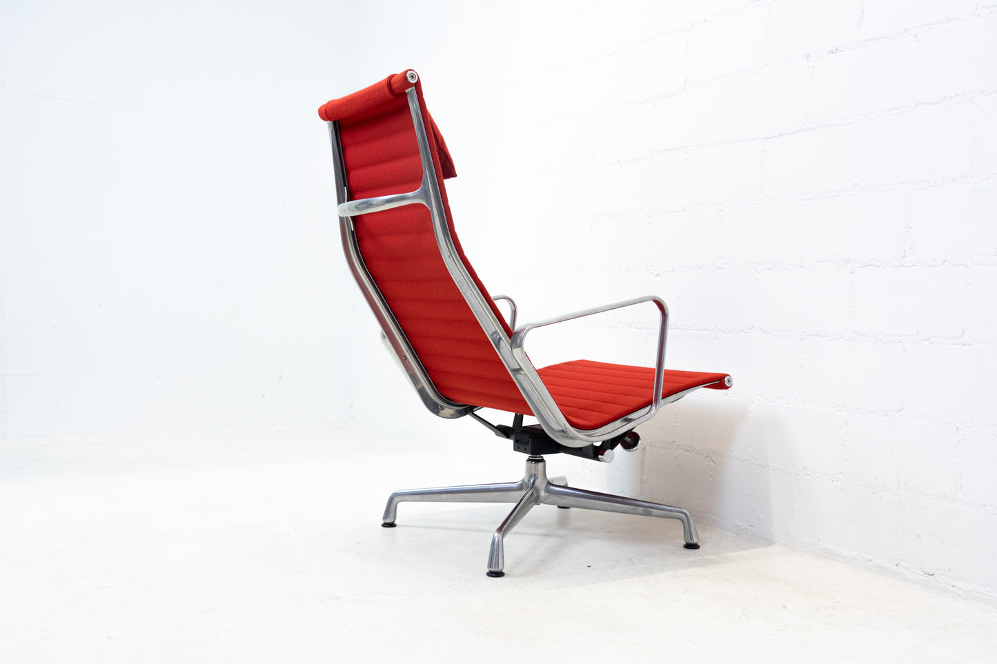 Vitra Eames Aluminium Chair EA 124 Nr. 2