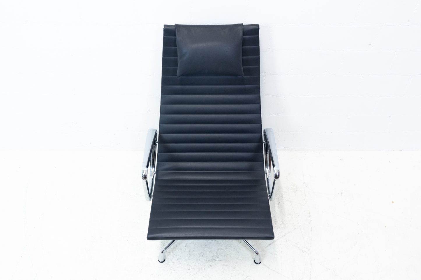 Vitra Eames Aluminium Chair EA 124 Nr. 4