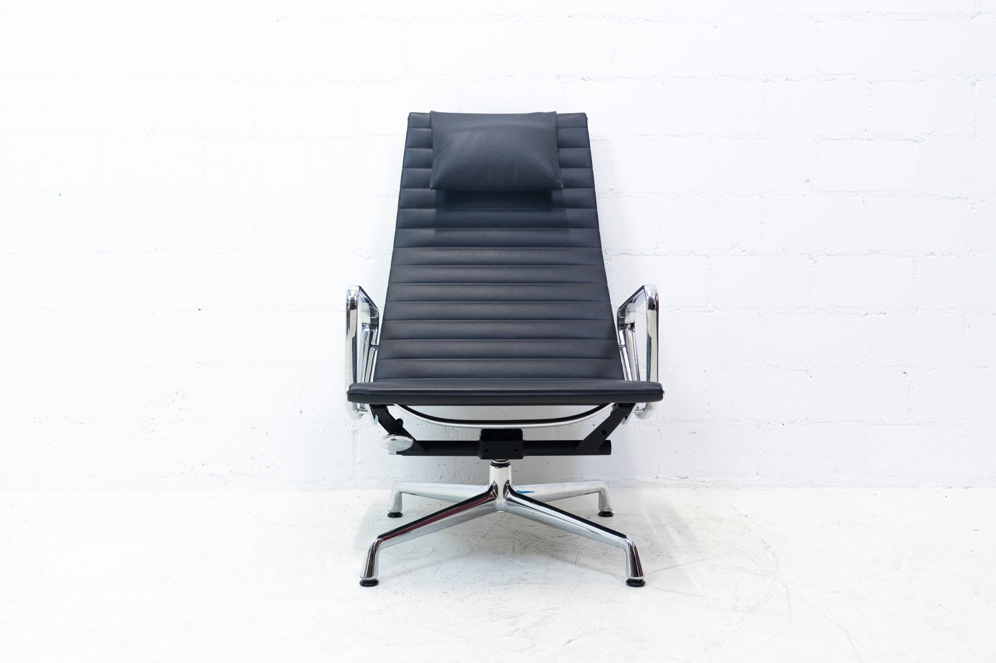 Vitra Eames Aluminium Chair EA 124 Nr. 4