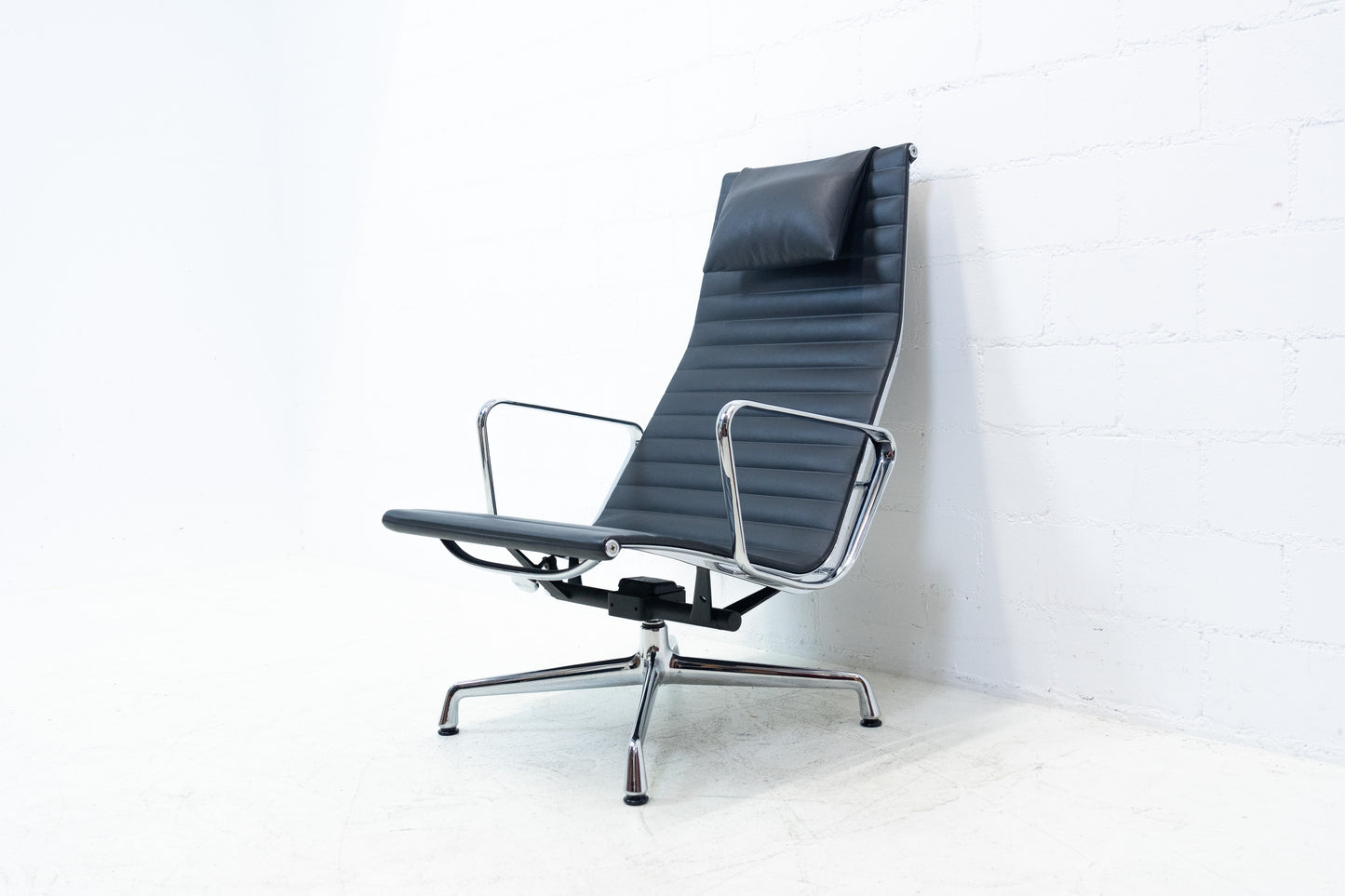 Vitra Eames Aluminium Chair EA 124 Nr. 4