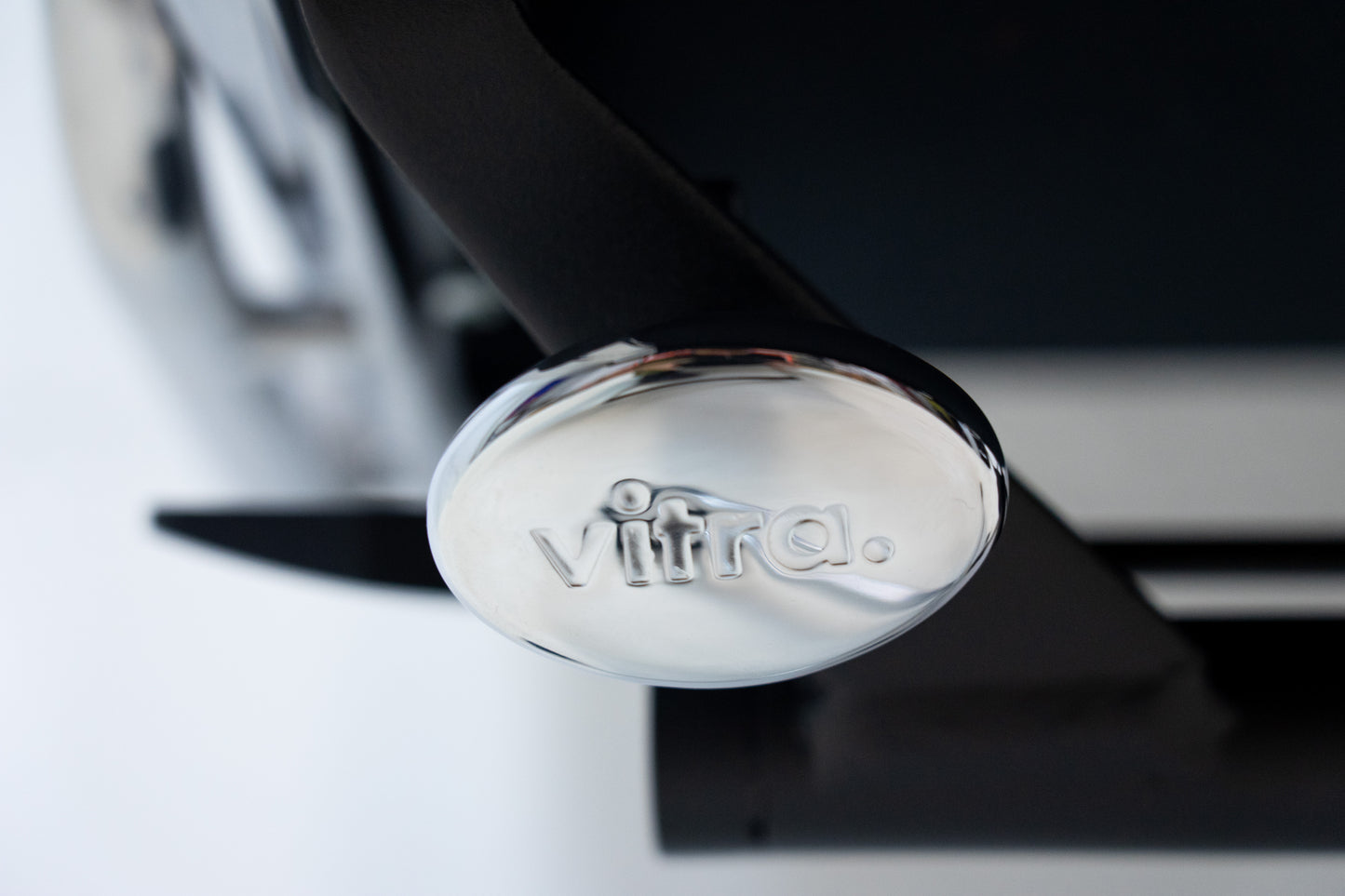 Vitra Eames Aluminium Chair EA 217 Leder Nr. 2