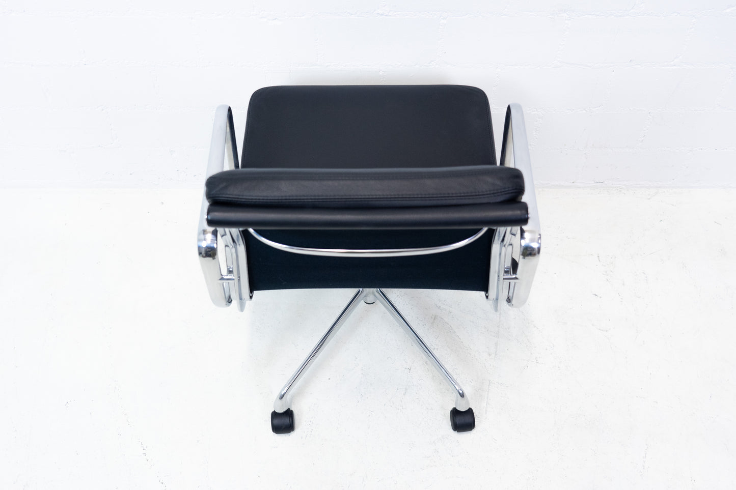 Vitra Eames Aluminium Chair EA 217 Leder Nr. 2