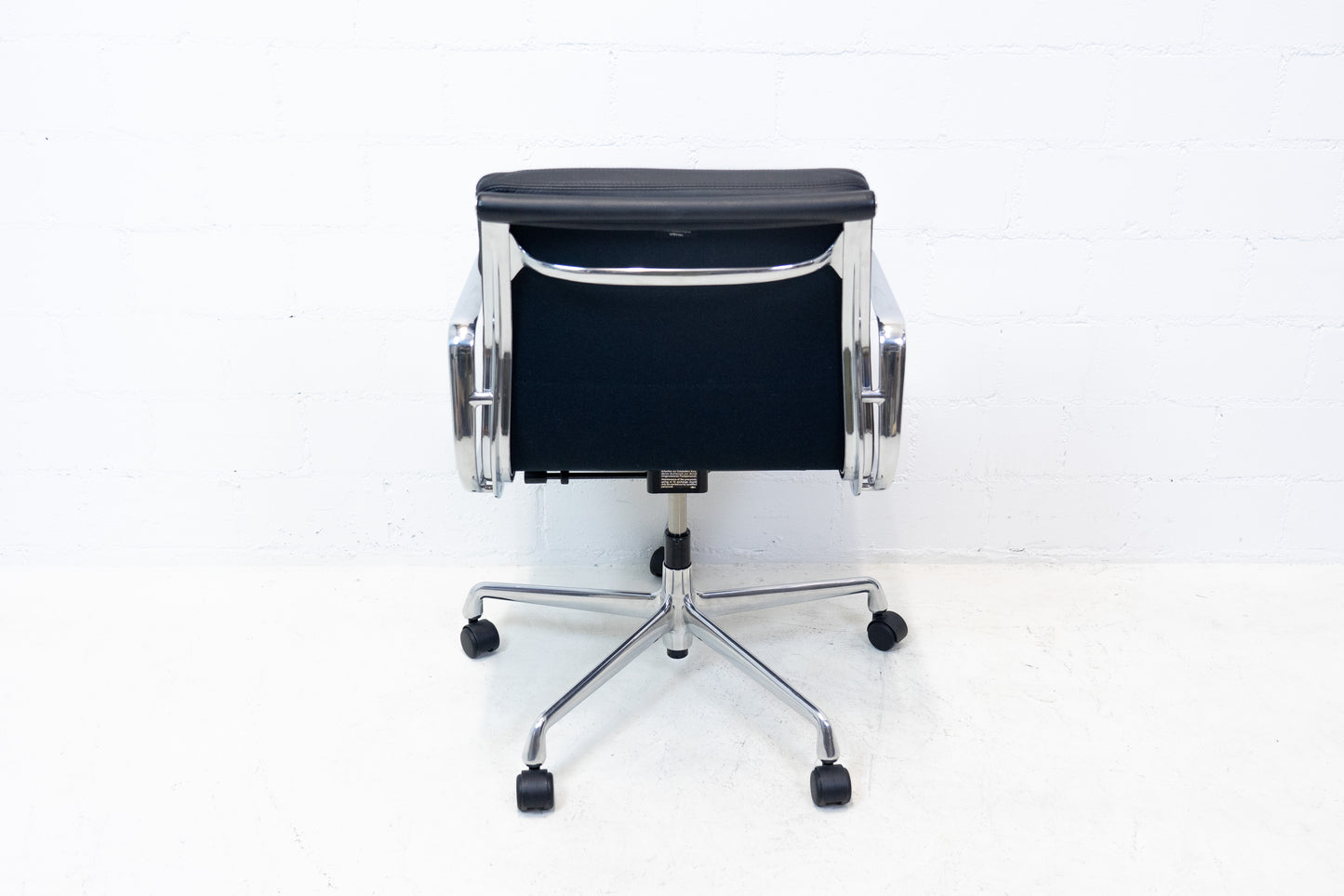 Vitra Eames Aluminium Chair EA 217 Leder Nr. 2