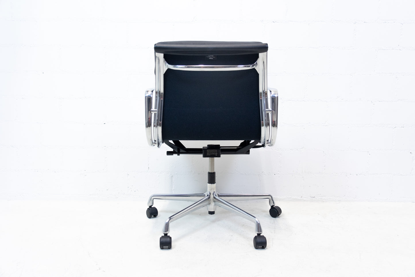 Vitra Eames Aluminium Chair EA 217 Leder Nr. 2