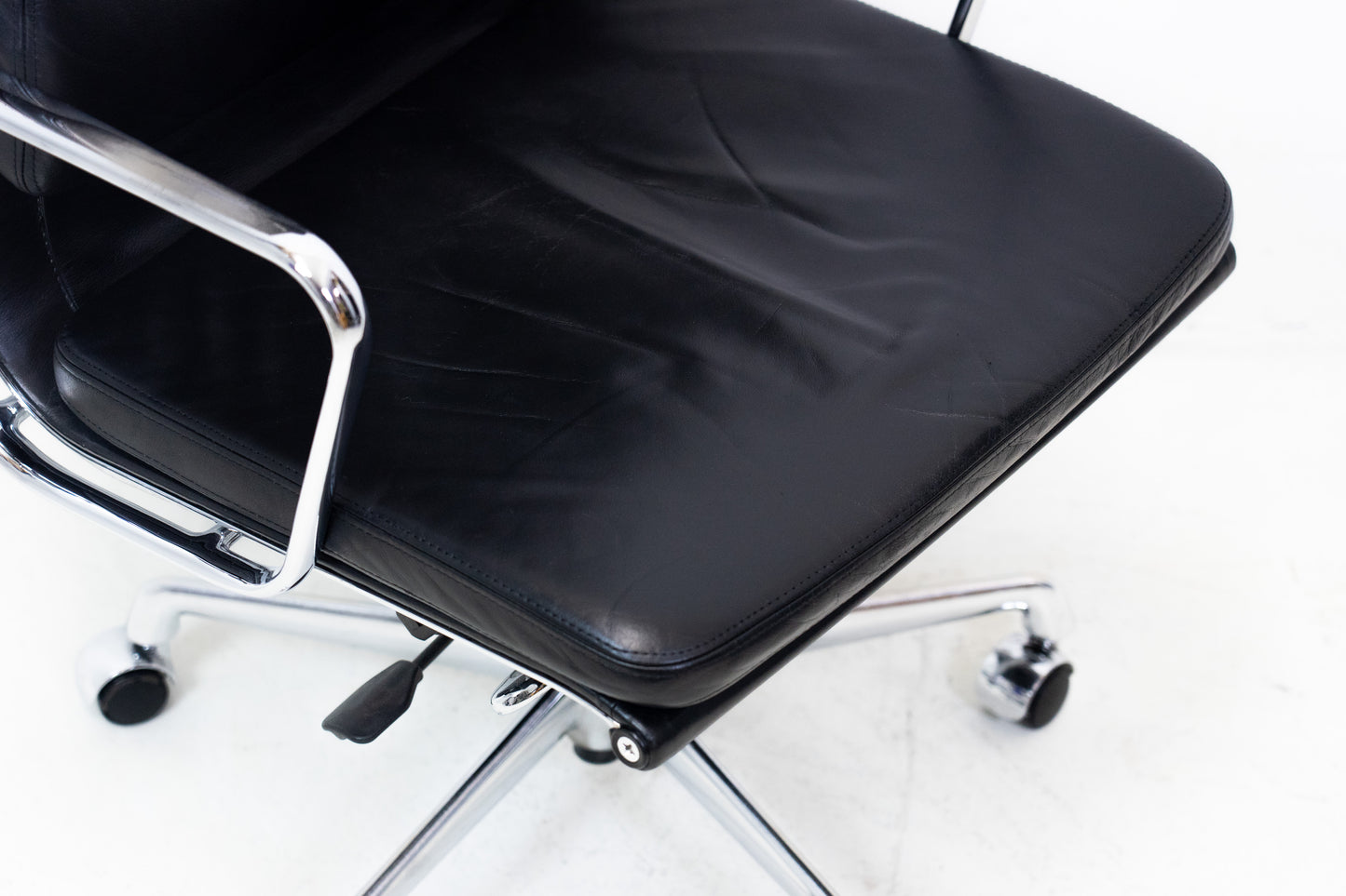 Vitra Aluminium Chair EA 219 Soft Pad Eames Nr. 2