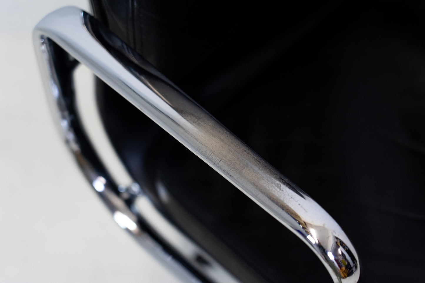 Vitra Aluminium Chair EA 219 Soft Pad Eames Nr. 2