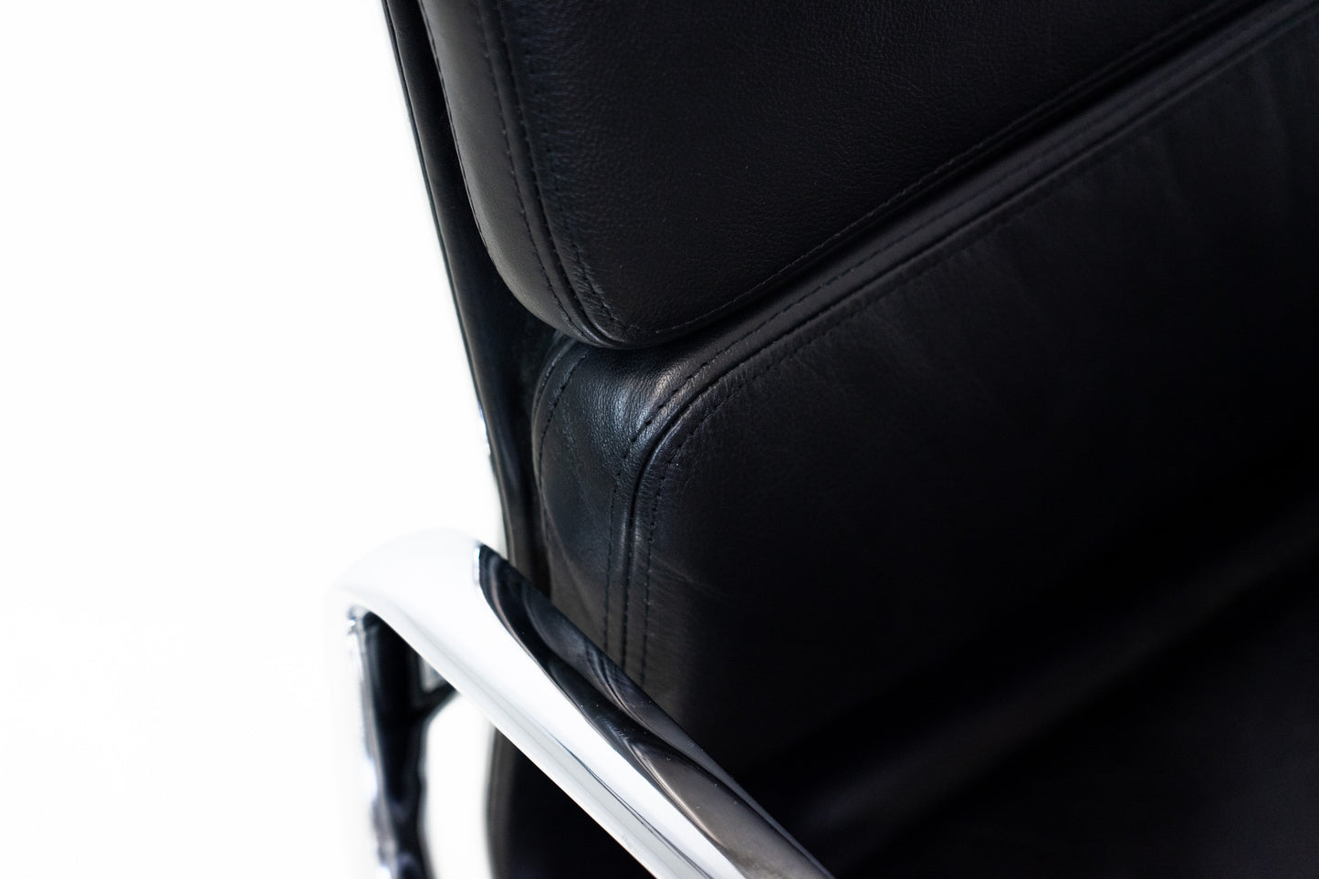 Vitra Aluminium Chair EA 219 Soft Pad Eames Nr. 2