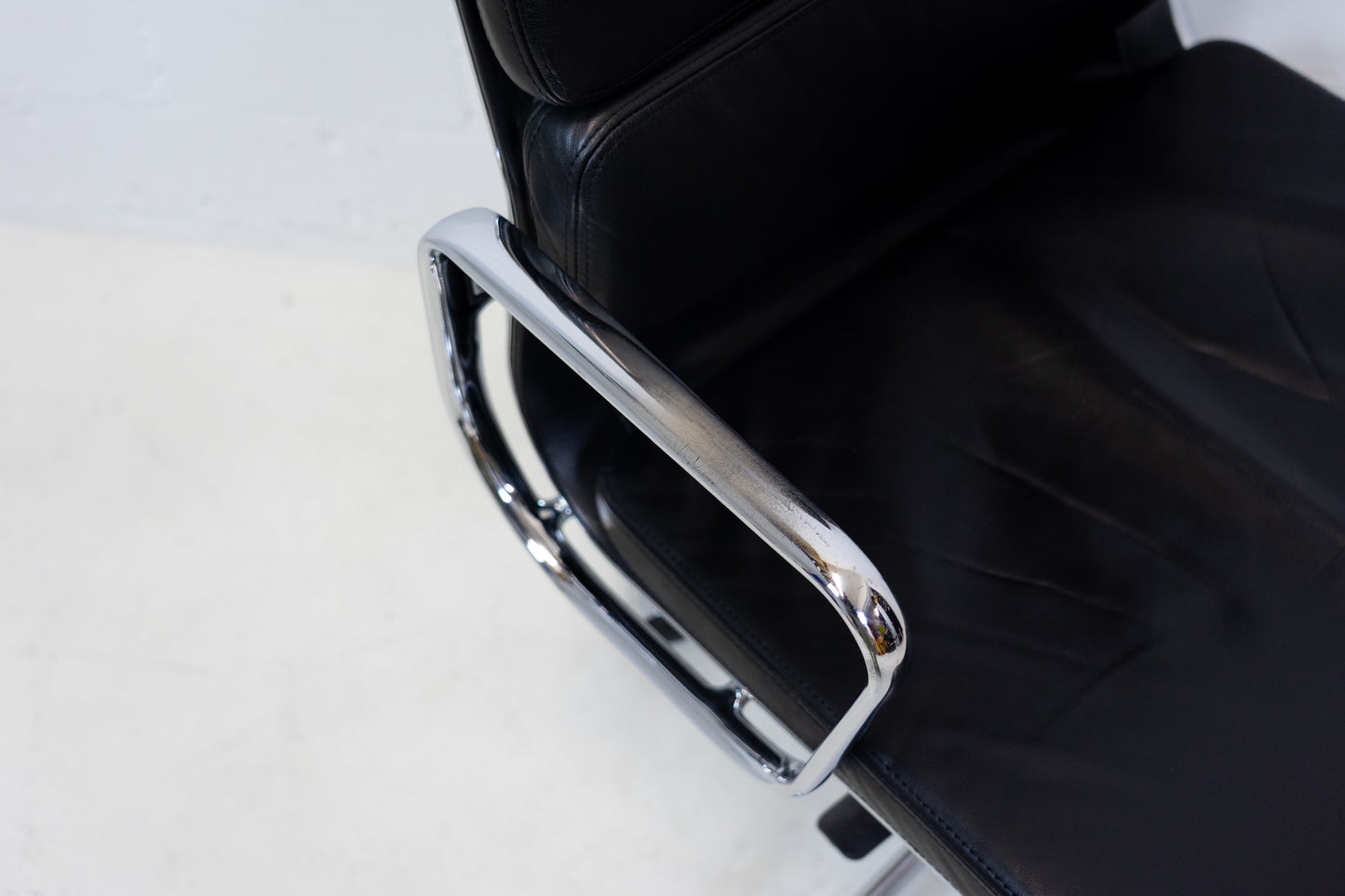 Vitra Aluminium Chair EA 219 Soft Pad Eames Nr. 2