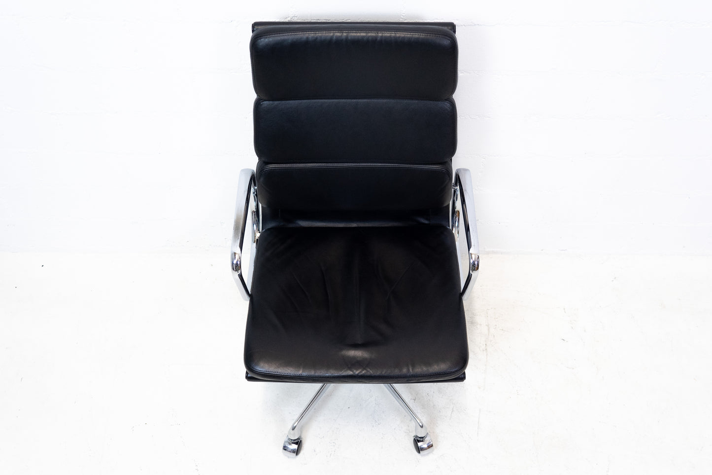 Vitra Aluminium Chair EA 219 Soft Pad Eames Nr. 2