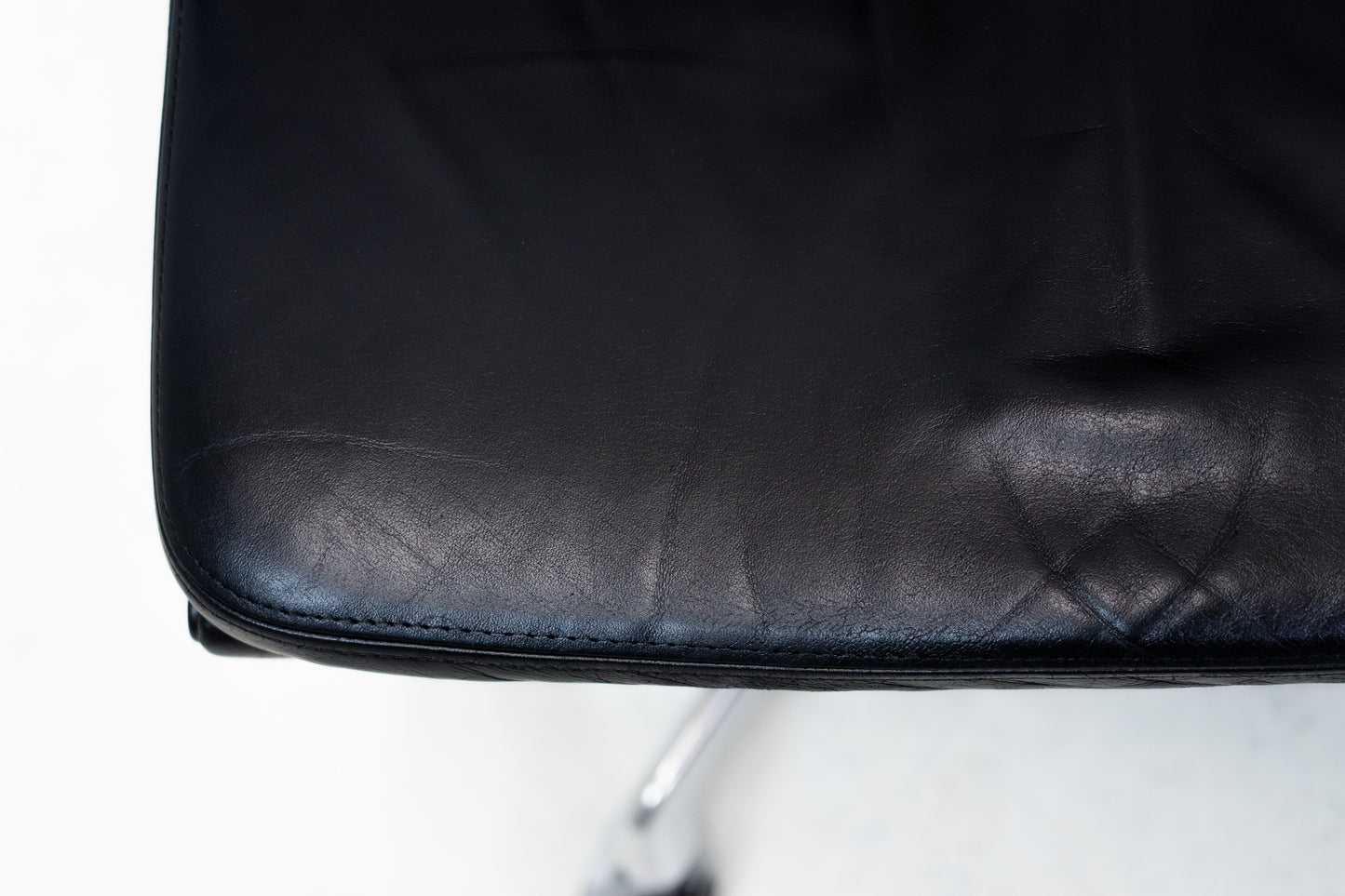 Vitra Aluminium Chair EA 219 Soft Pad Eames Nr. 2