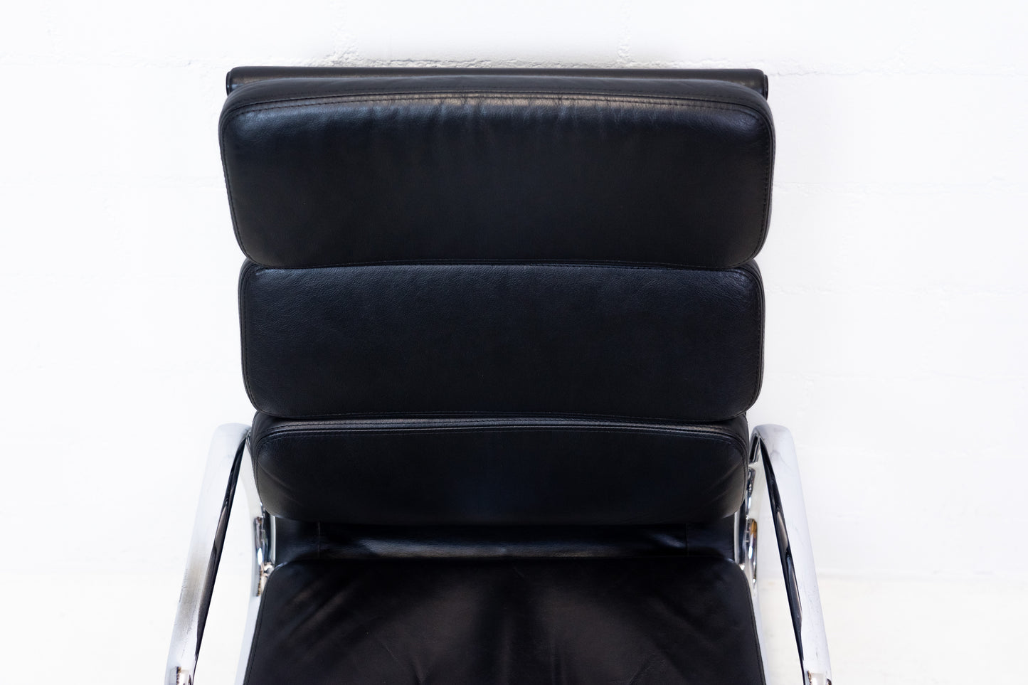 Vitra Aluminium Chair EA 219 Soft Pad Eames Nr. 2