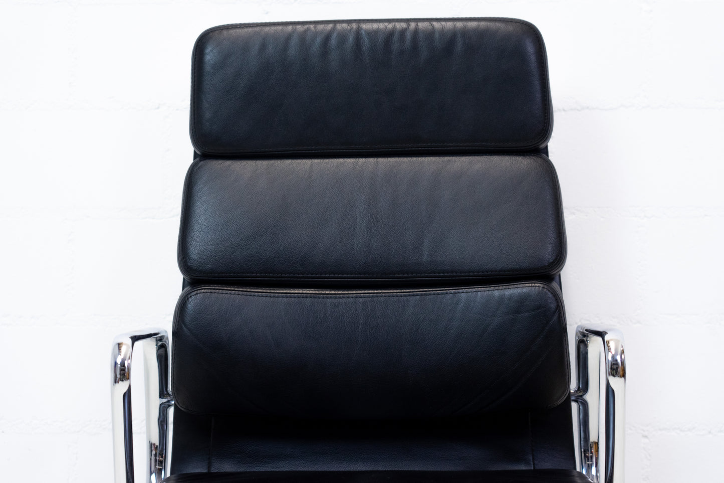 Vitra Aluminium Chair EA 219 Soft Pad Eames Nr. 2