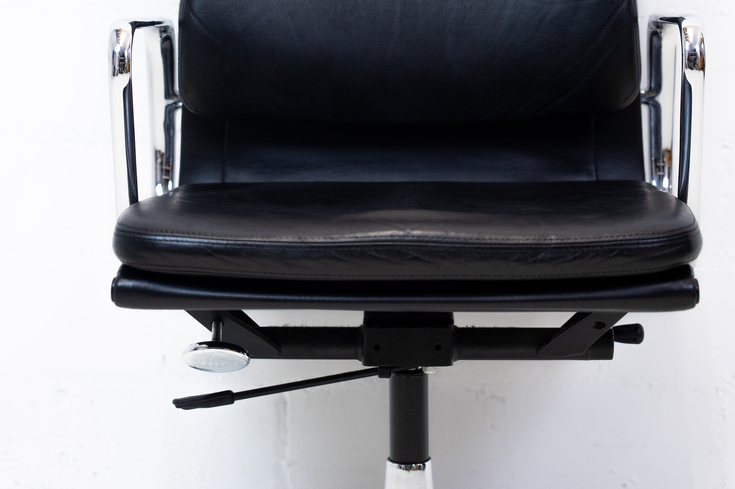 Vitra Aluminium Chair EA 219 Soft Pad Eames Nr. 2