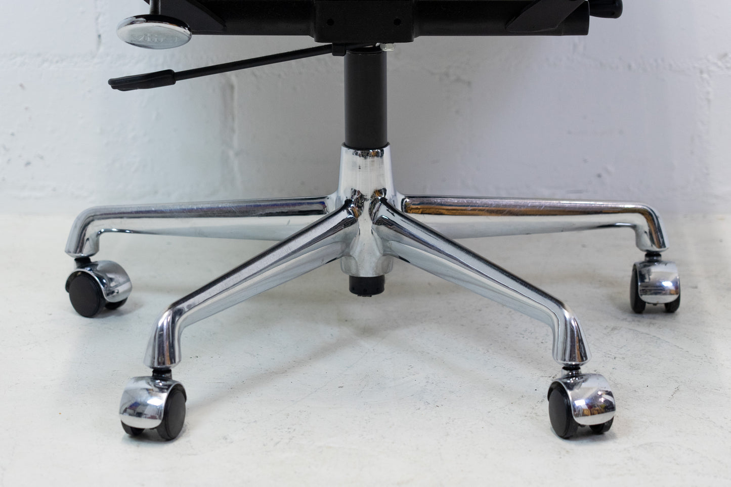 Vitra Aluminium Chair EA 219 Soft Pad Eames Nr. 2