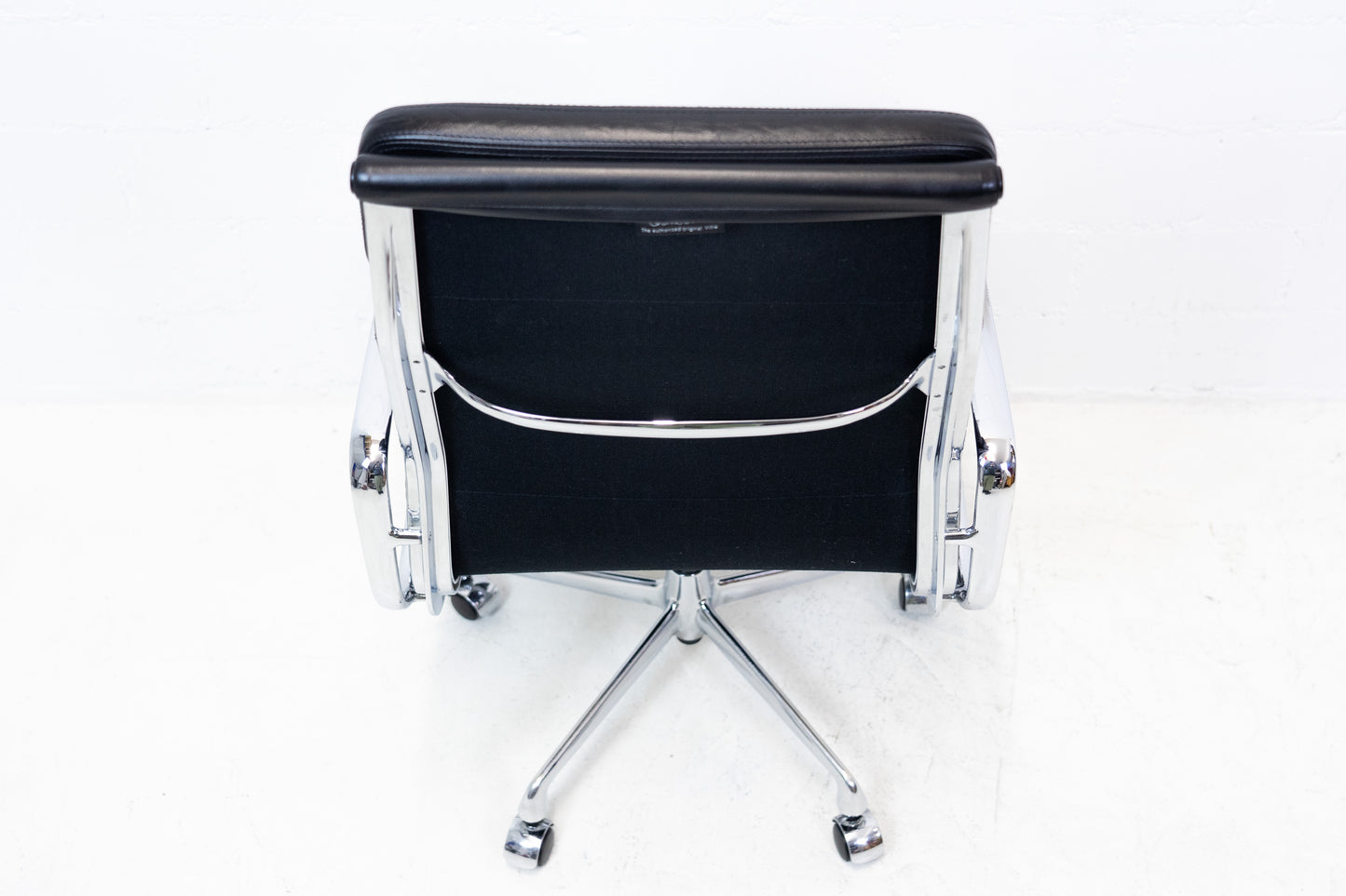 Vitra Aluminium Chair EA 219 Soft Pad Eames Nr. 2