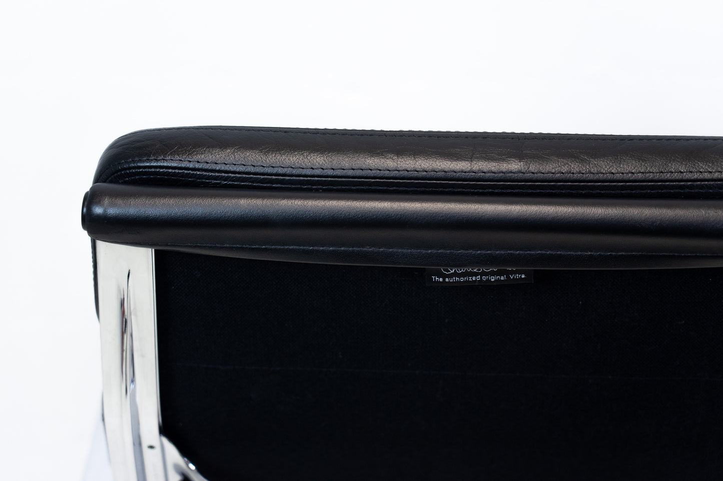 Vitra Aluminium Chair EA 219 Soft Pad Eames Nr. 2