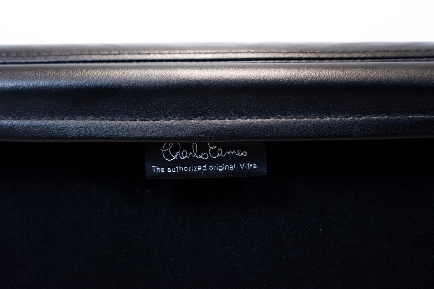 Vitra Aluminium Chair EA 219 Soft Pad Eames Nr. 2