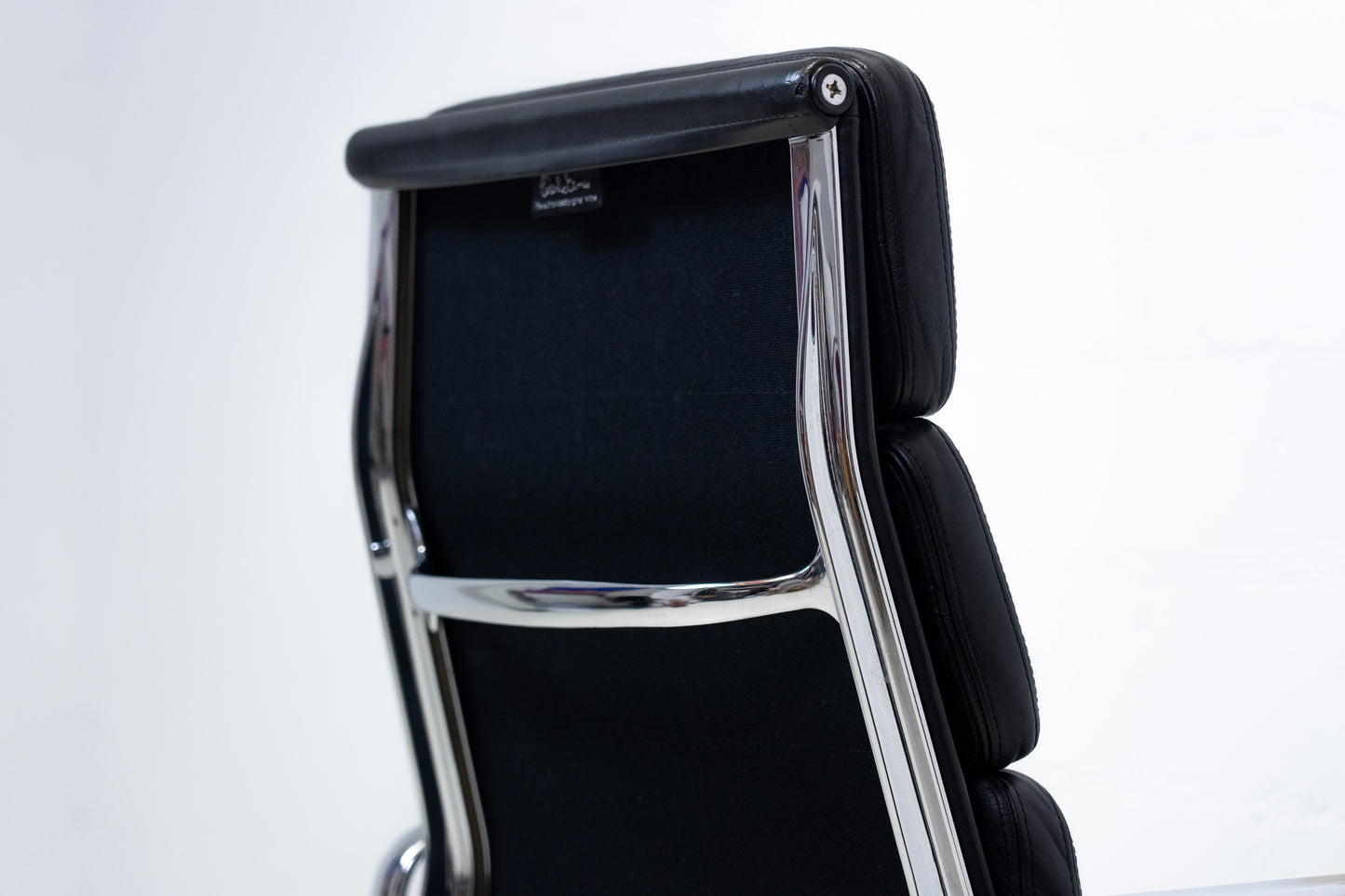 Vitra Aluminium Chair EA 219 Soft Pad Eames Nr. 2