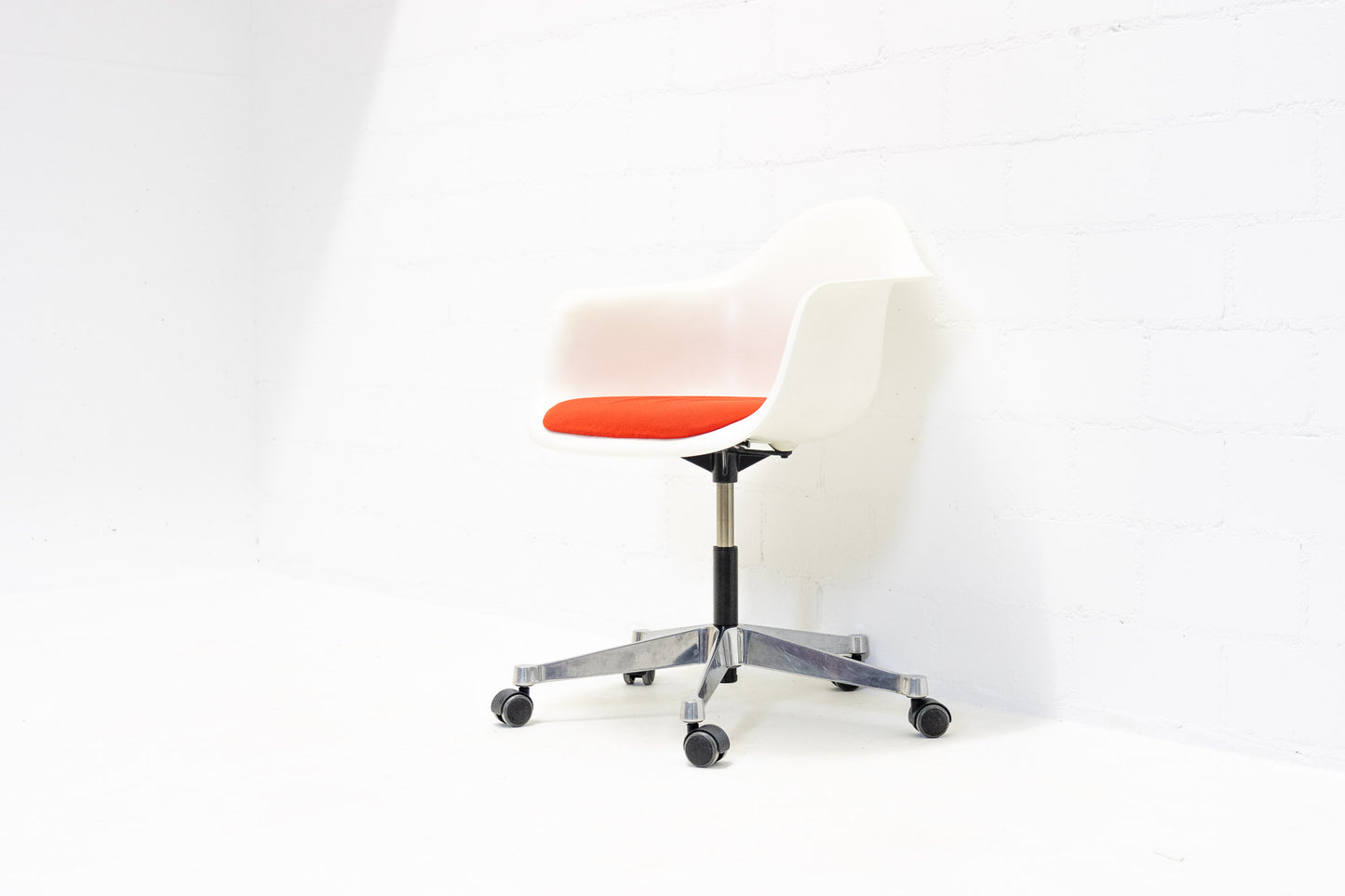 Vitra Eames Plastic Armchair PACC Bürostuhl
