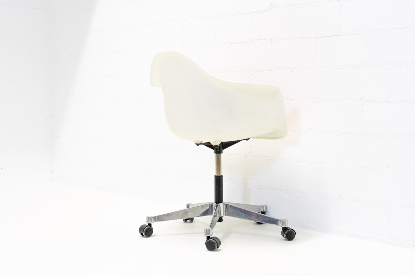 Vitra Eames Plastic Armchair PACC Bürostuhl