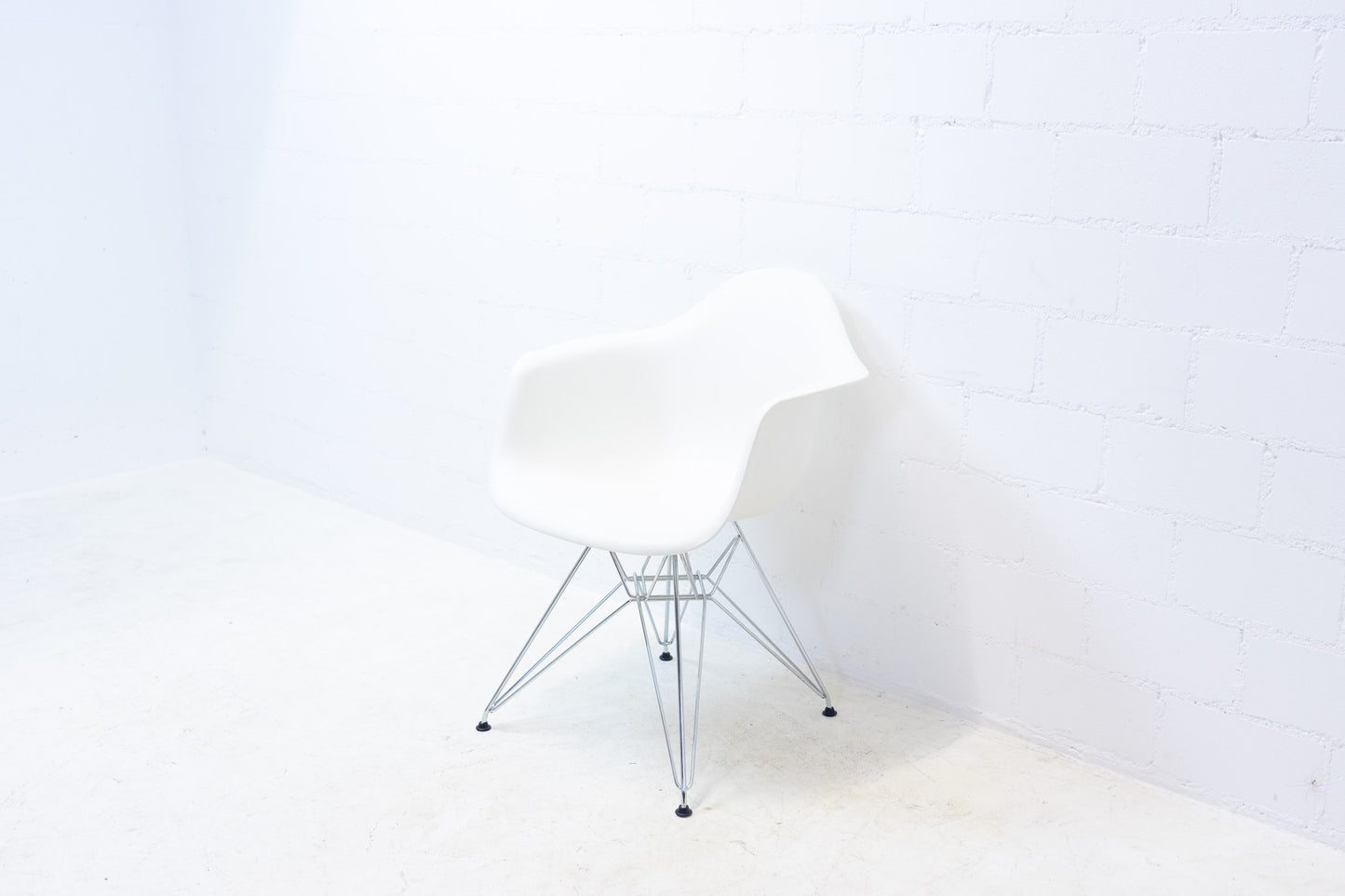 Vitra Eames Plastic Armchair DSR Weiss