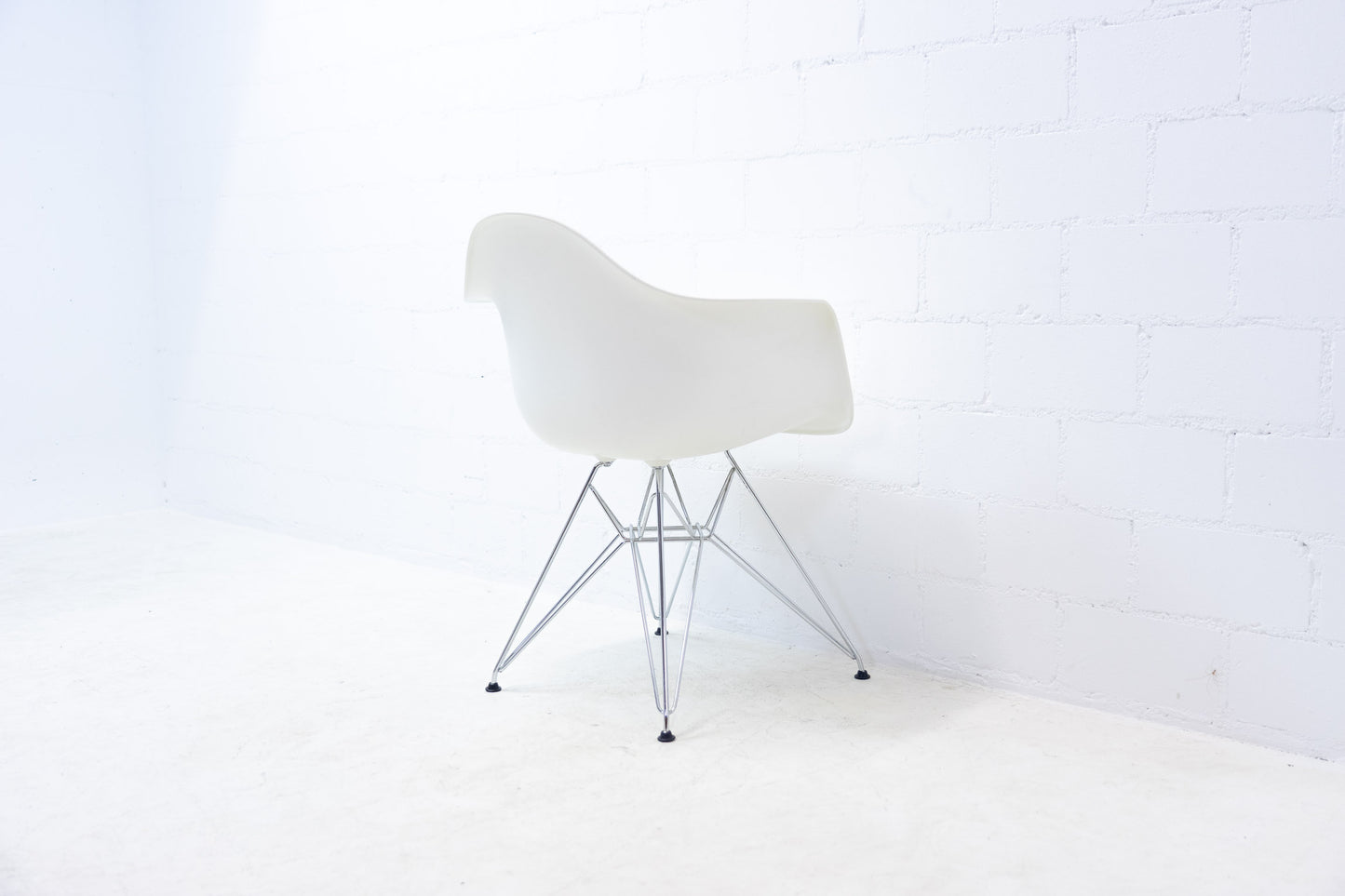Vitra Eames Plastic Armchair DSR Weiss