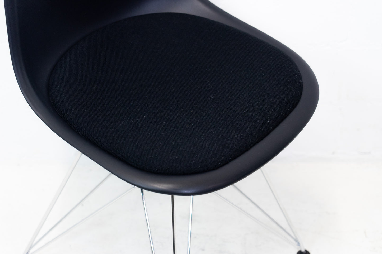 Vitra Eames Plastic Sidechair DSR Nr. 3