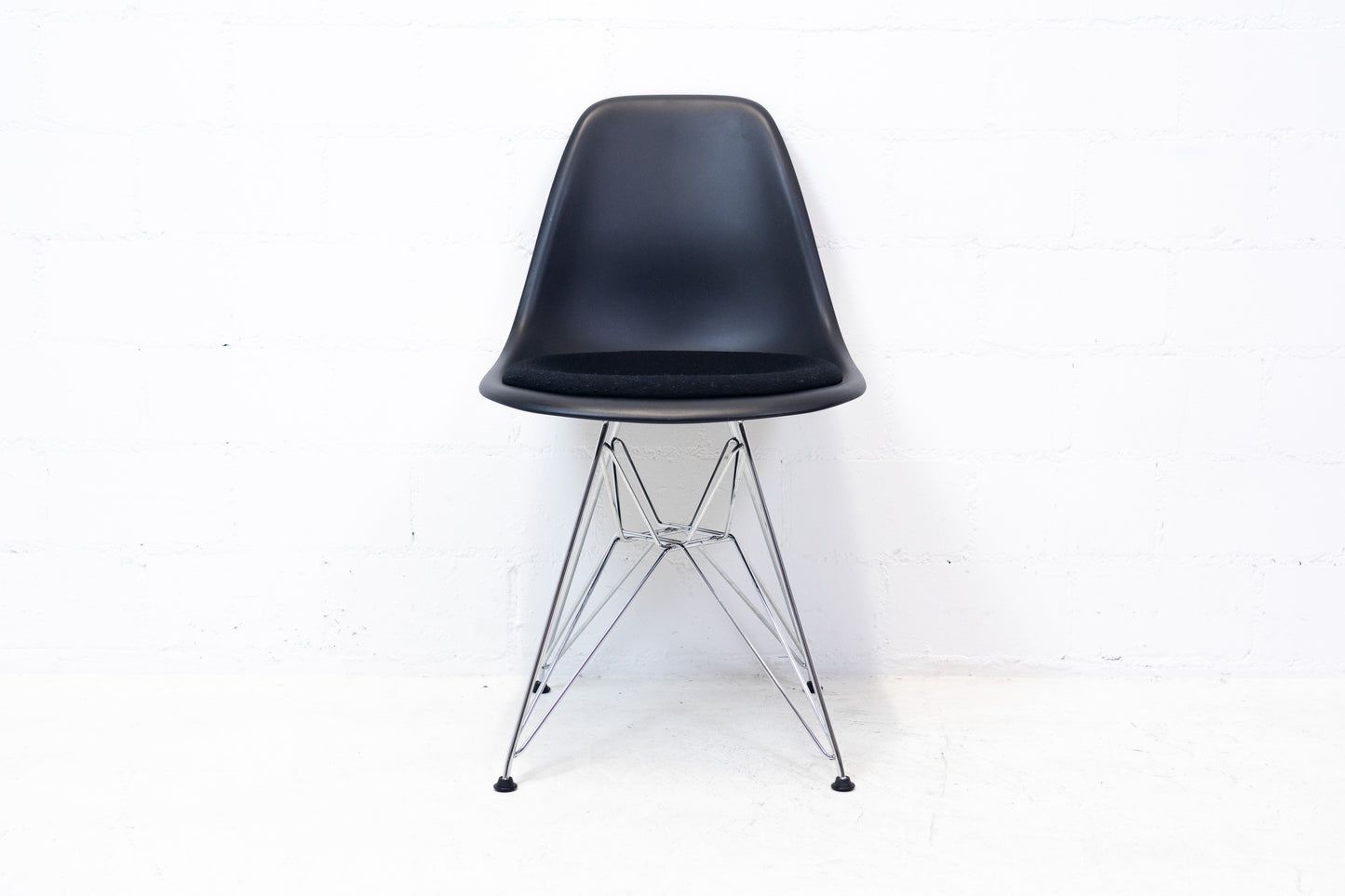 Vitra Eames Plastic Sidechair DSR Nr. 3