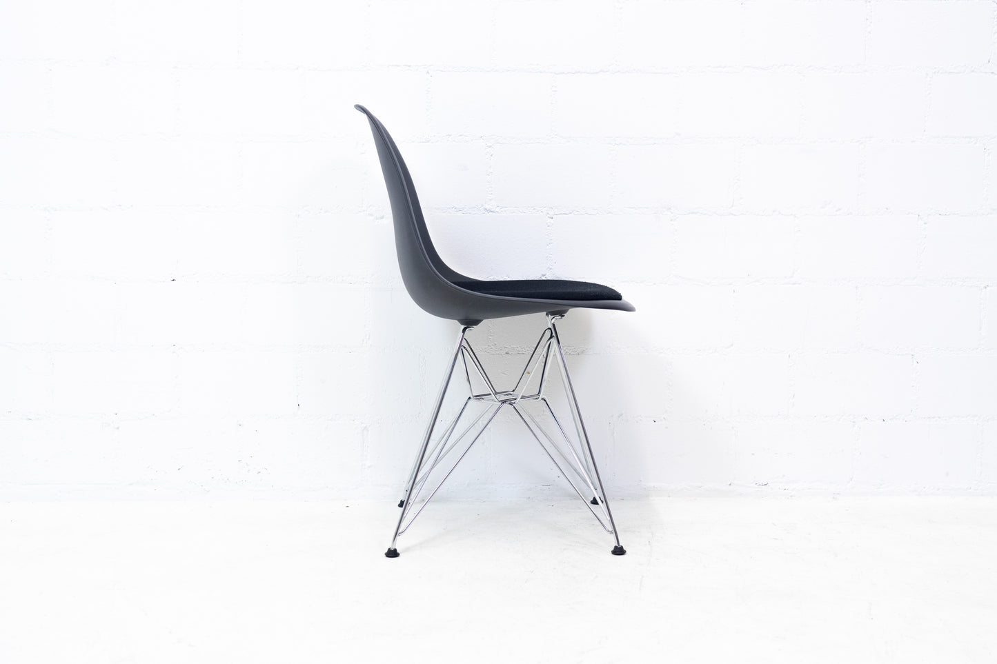 Vitra Eames Plastic Sidechair DSR Nr. 3