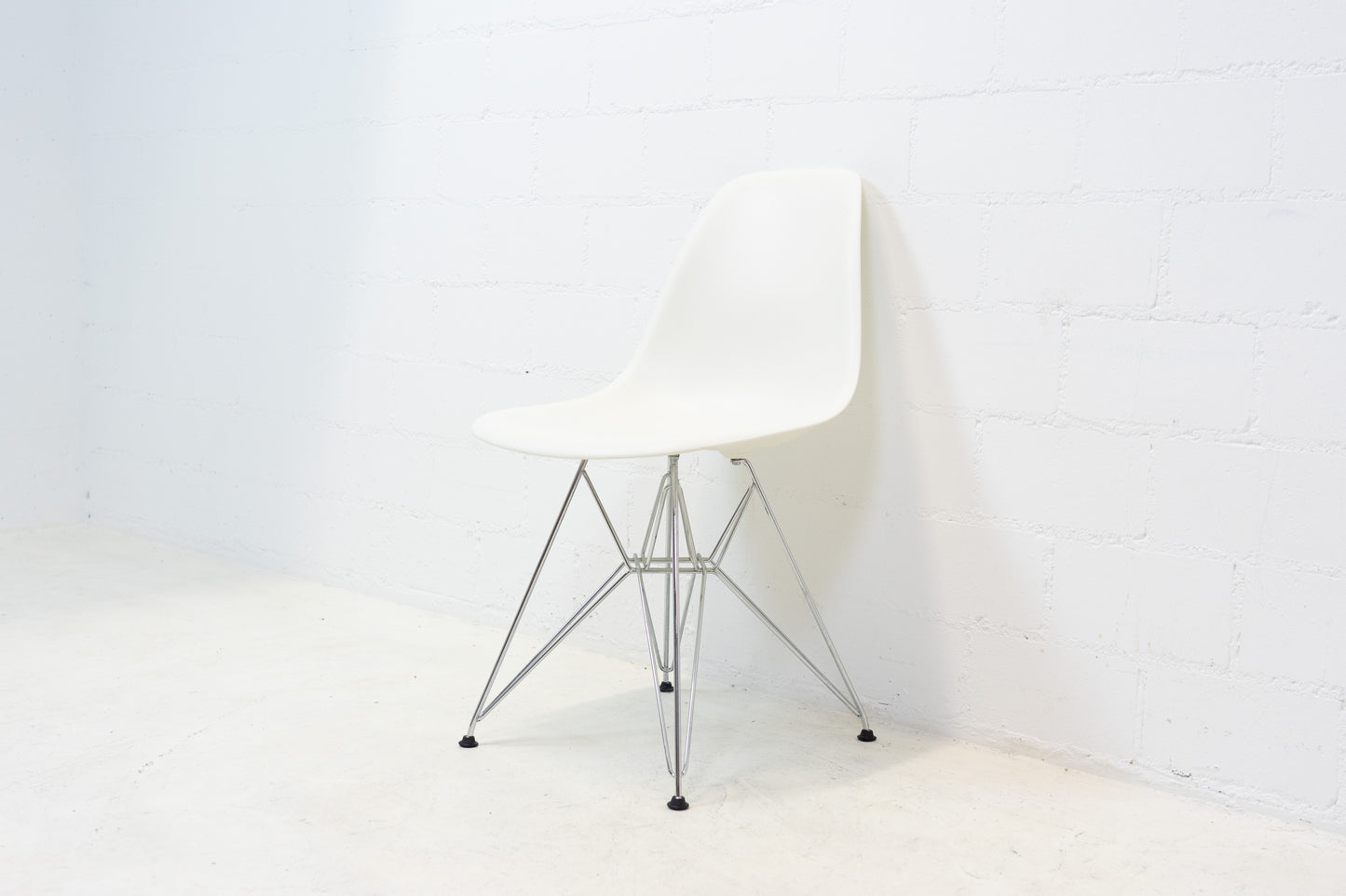 Vitra Eames Plastic Sidechair DSR Weiss