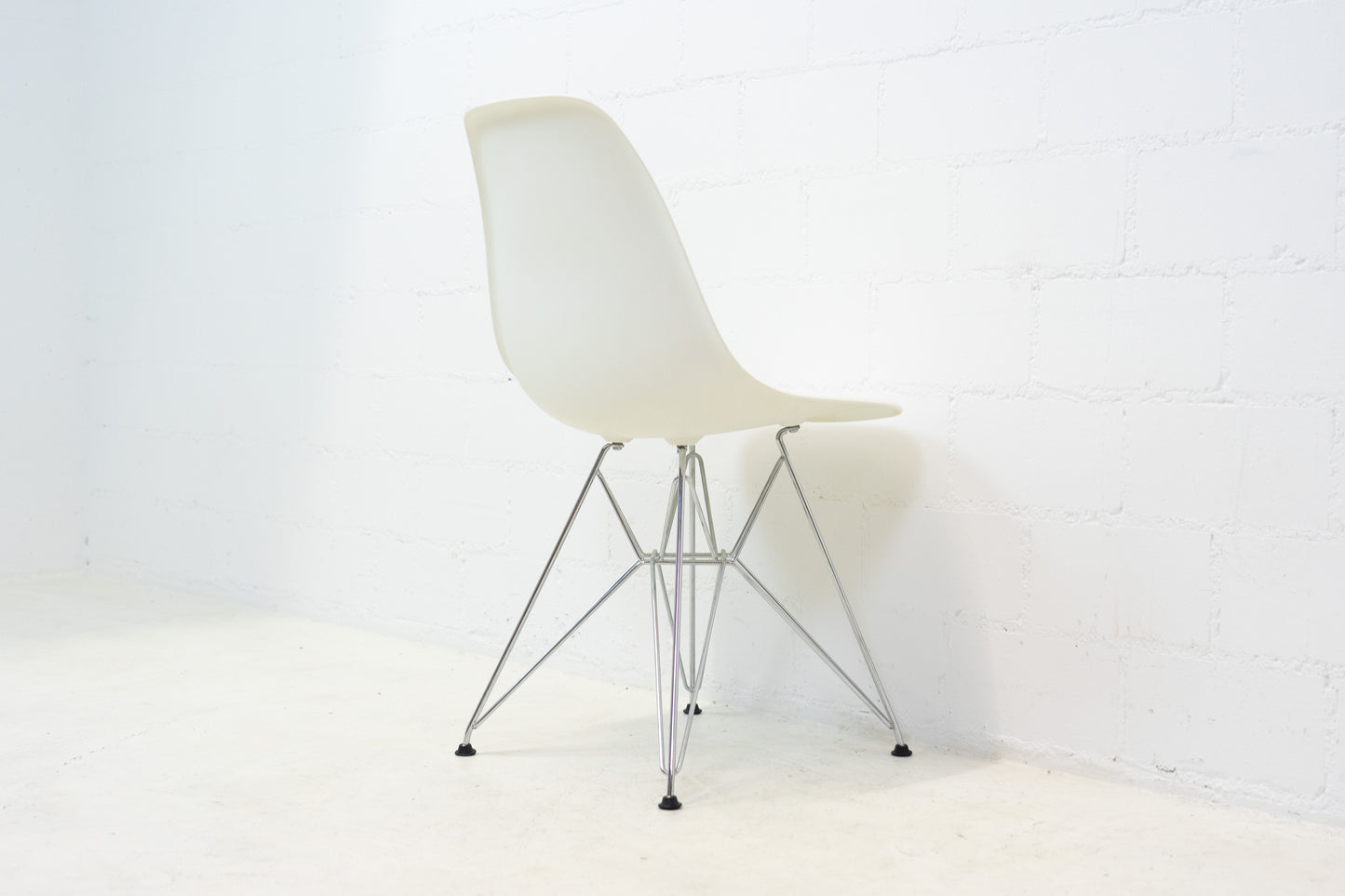 Vitra Eames Plastic Sidechair DSR Weiss