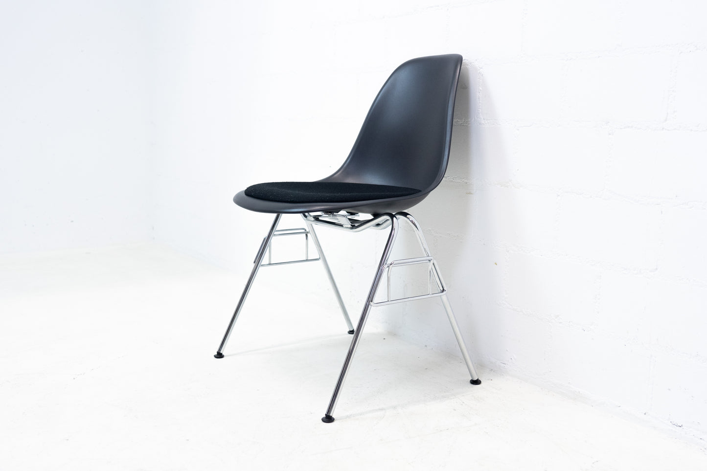 Vitra Eames Plastic Sidechair DSS Nr. 3