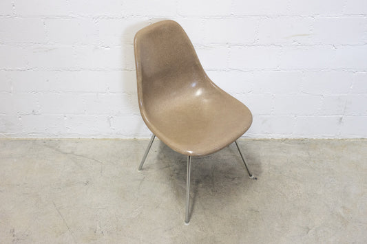 Vitra Eames Sidechair Fiberglas Nr. 1