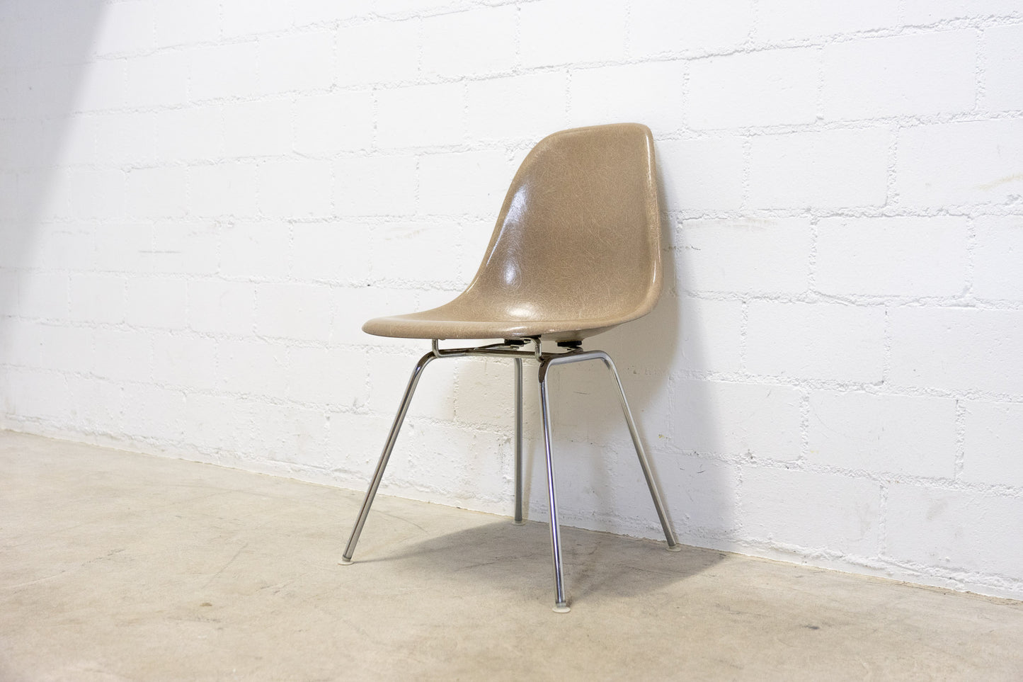 Vitra Eames Sidechair Fiberglas Nr. 1