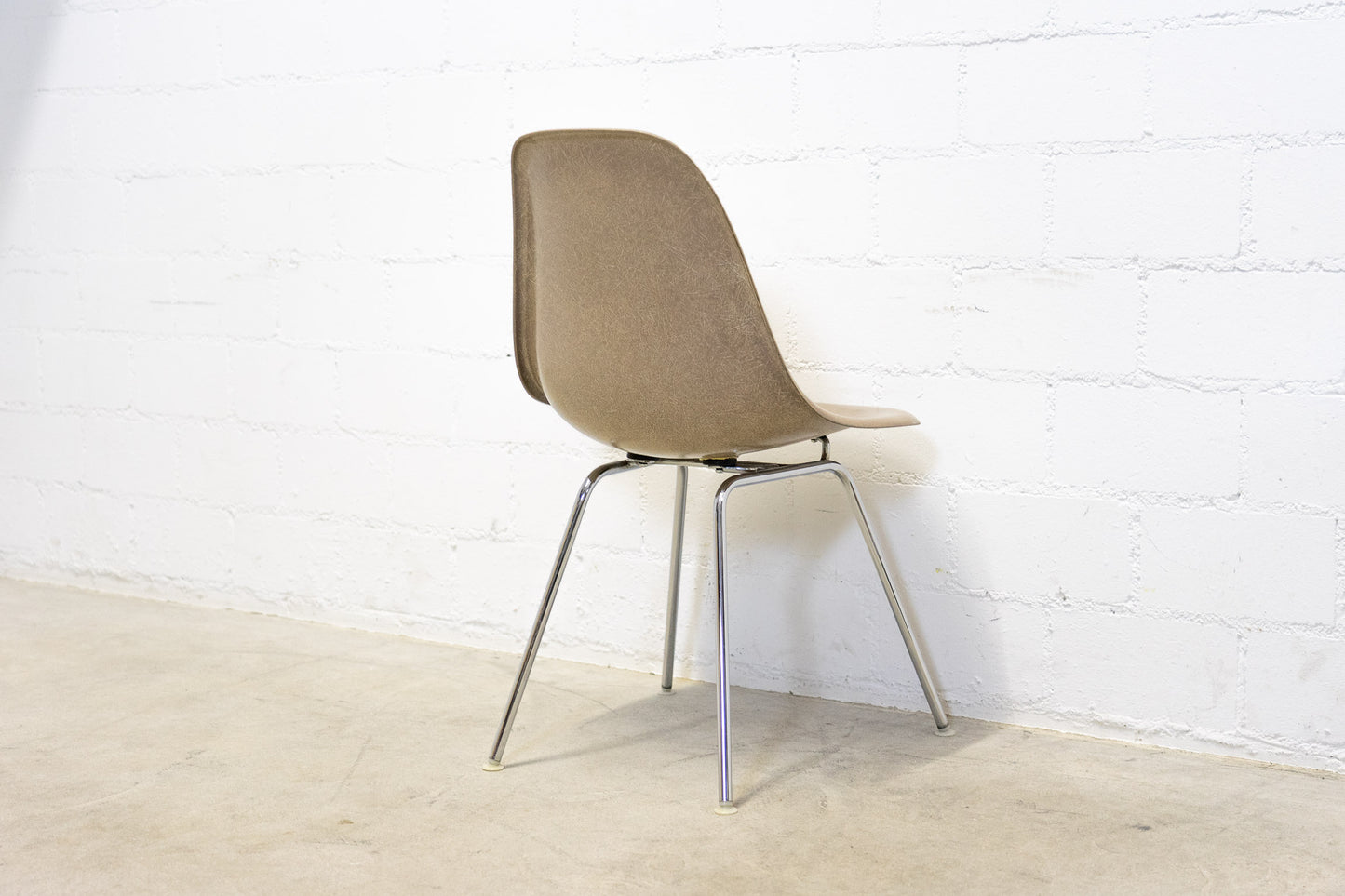 Vitra Eames Sidechair Fiberglas Nr. 1