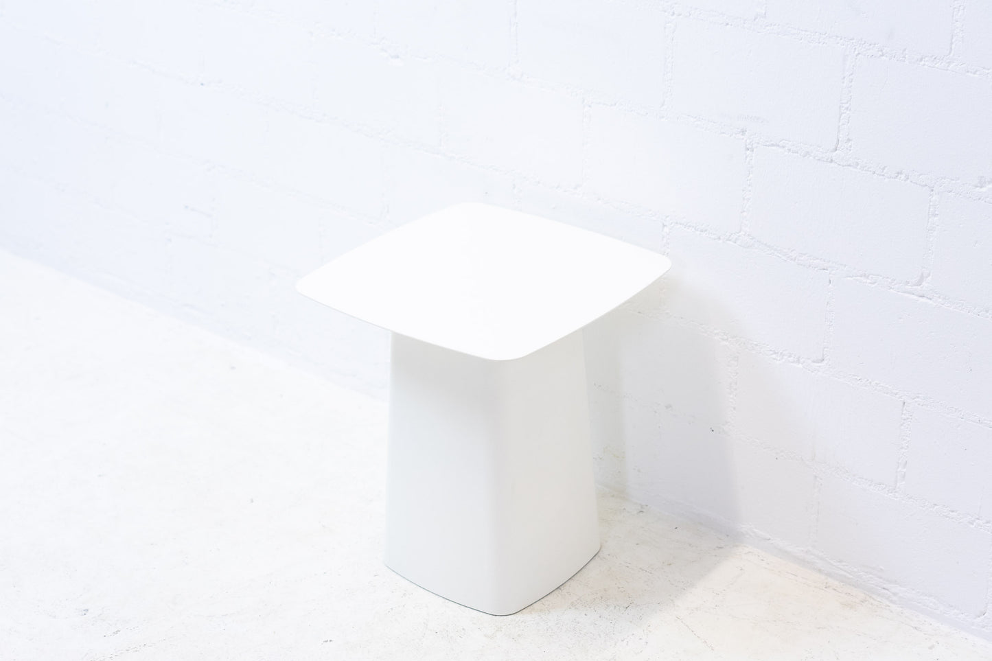 Vitra Metal Side Table Weiss Nr. 1