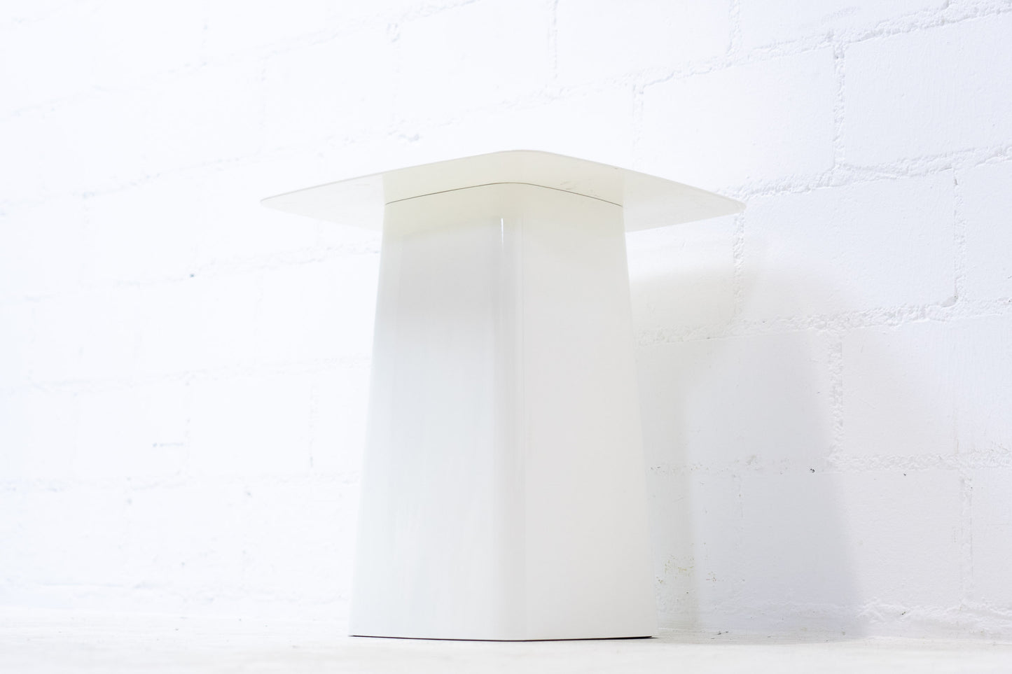 Vitra Metal Side Table Weiss Nr. 1